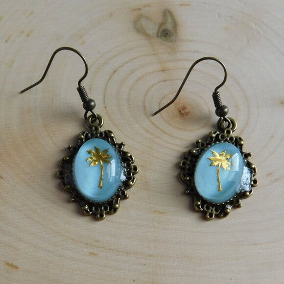 Bronze Palm Tree Drop Earrings: Antique-Style Brass Dangles - Picture 3 of 5